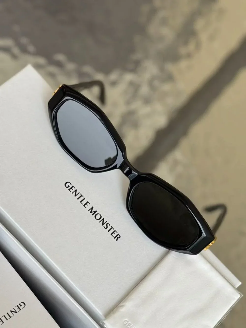 Gentle Monster MIRO Black Cat Eye Sunglasses Full Set